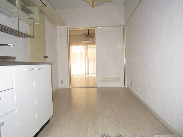 物件内観写真4　(居室)