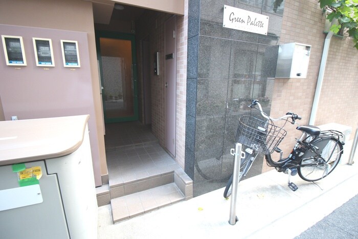 物件外観写真2　(エントランス部分)