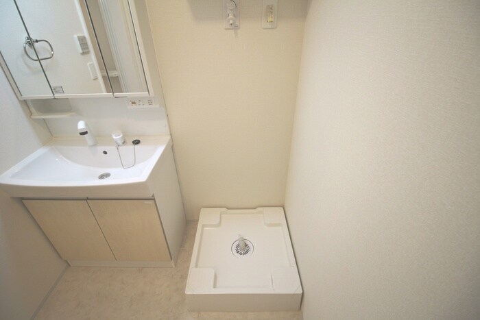 物件内観写真16　(洗濯機置場)