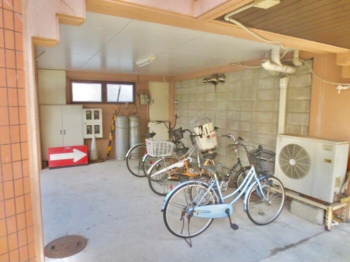 物件外観写真6　(駐輪場)