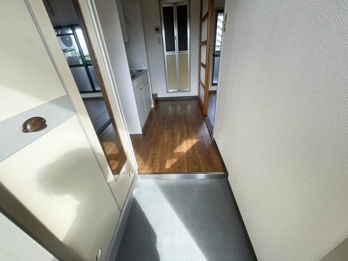 物件内観写真15　(玄関)