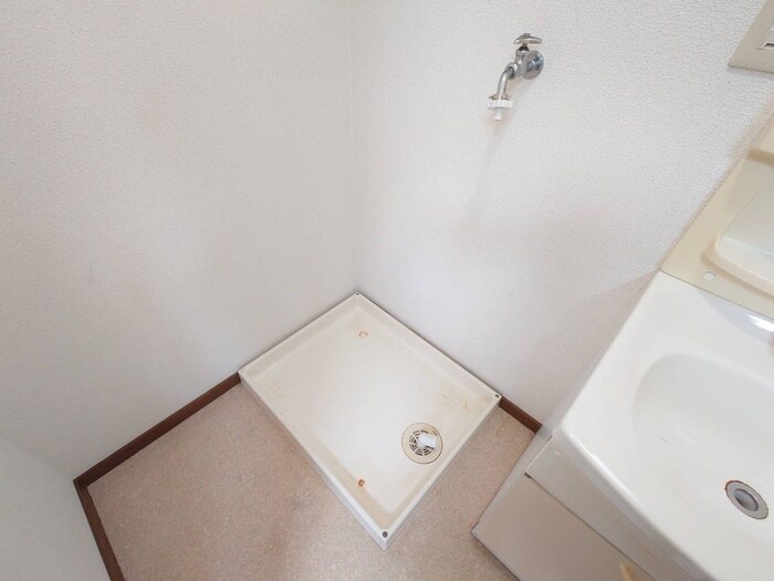 物件内観写真8　(洗濯機置場)