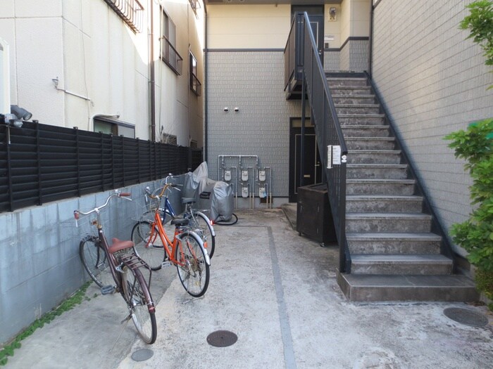 物件外観写真2　(エントランス部分)