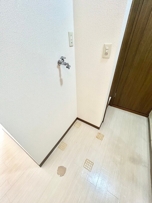 物件内観写真10　(洗濯機置場)