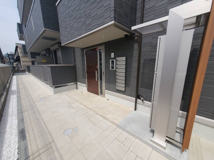 物件外観写真3　(エントランス部分)