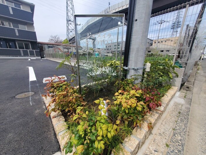 物件外観写真4　(エントランス部分)