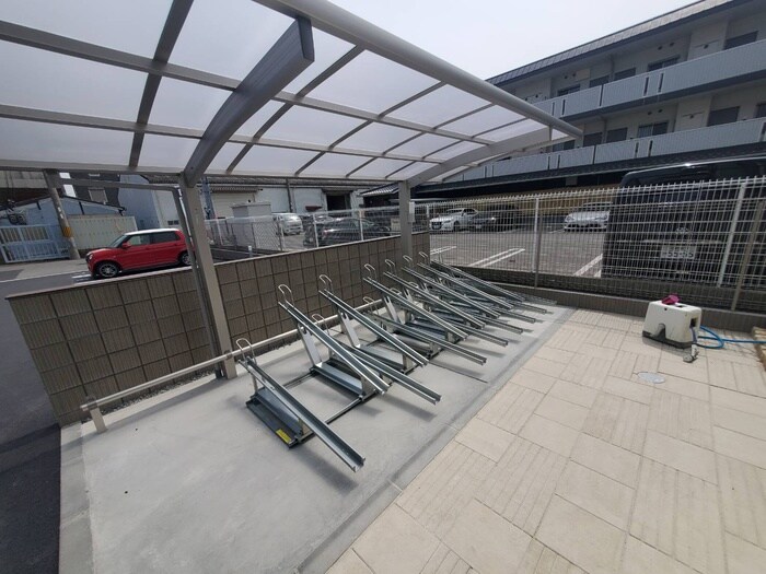 物件外観写真6　(駐輪場)