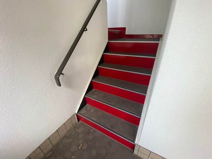 物件外観写真6　(エントランス部分)