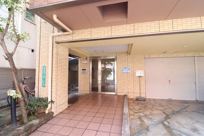 物件外観写真4　(エントランス部分)
