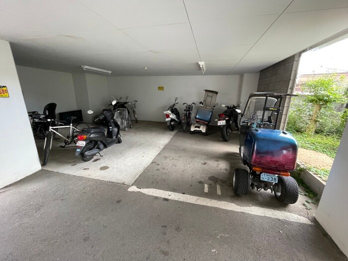 物件外観写真4　(駐輪場)