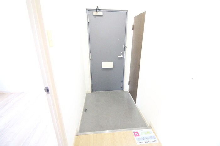 物件内観写真14　(玄関)
