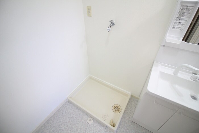 物件内観写真18　(洗濯機置場)