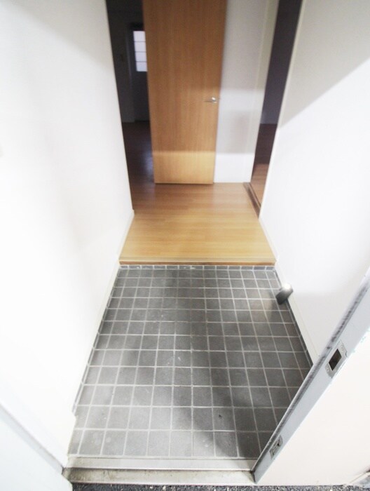 物件内観写真7　(玄関)