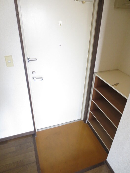 物件内観写真16　(玄関)