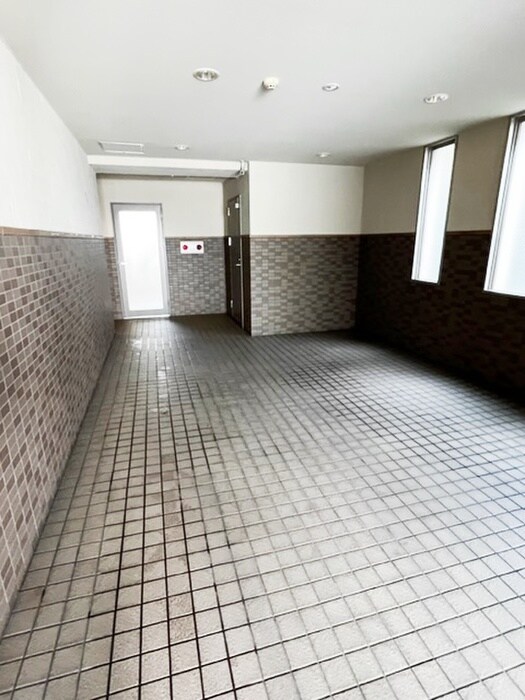 物件外観写真4　(エントランス部分)