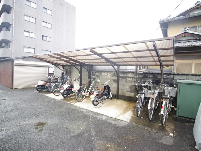 物件外観写真3　(駐輪場)