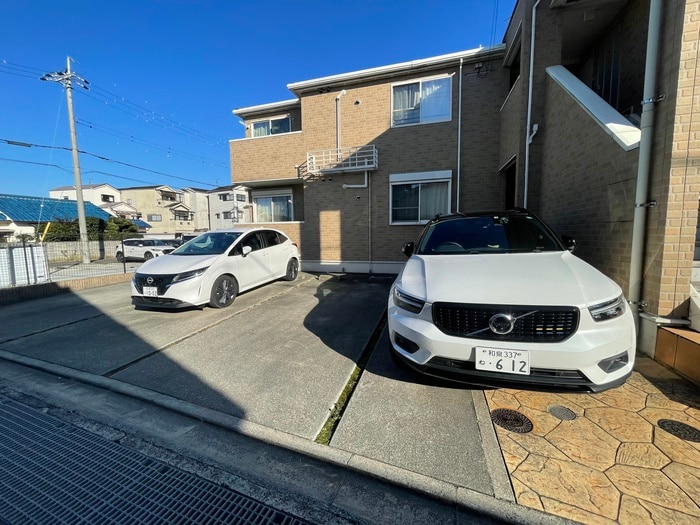 物件外観写真3　(駐車場)