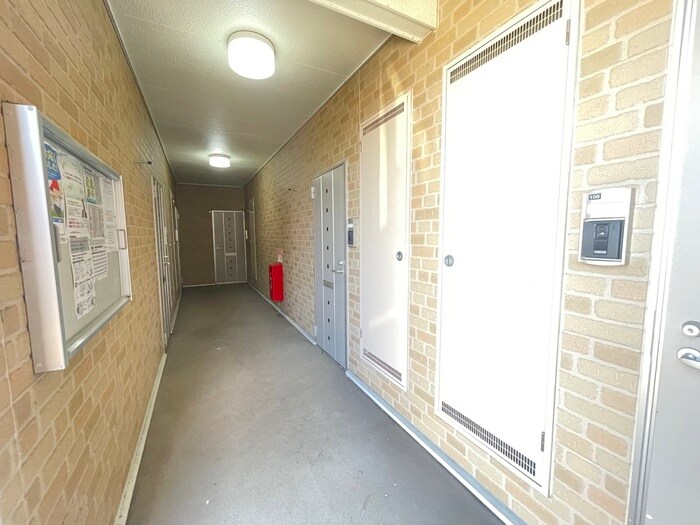 物件外観写真4　(エントランス部分)