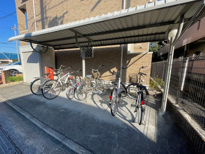 物件外観写真5　(駐輪場)