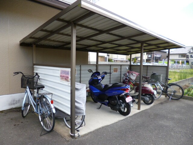 物件外観写真2　(駐輪場)