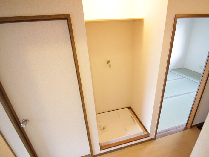 物件内観写真15　(洗濯機置場)