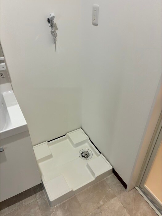 物件内観写真14　(洗濯機置場)