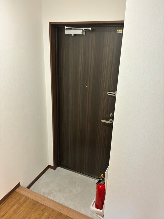 物件内観写真16　(玄関)