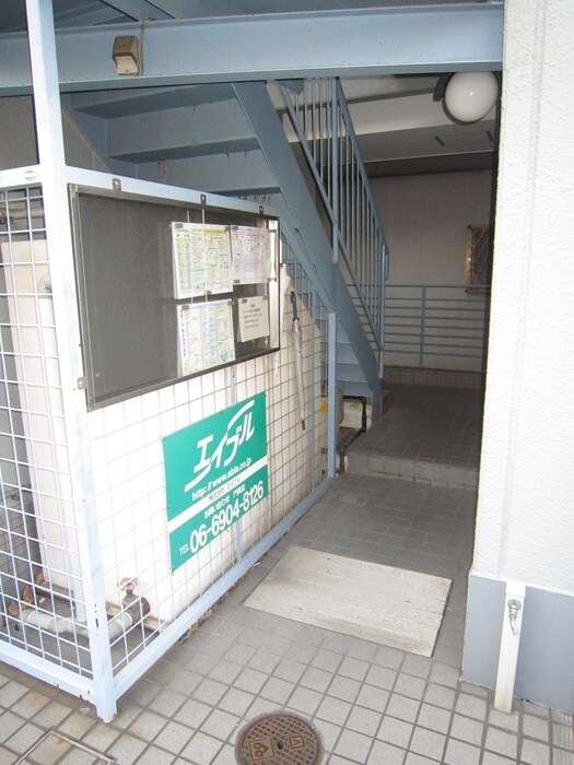 物件外観写真3　(エントランス部分)