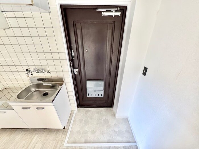 物件内観写真18　(玄関)