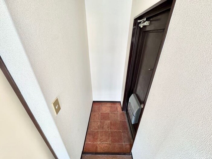 物件内観写真18　(玄関)