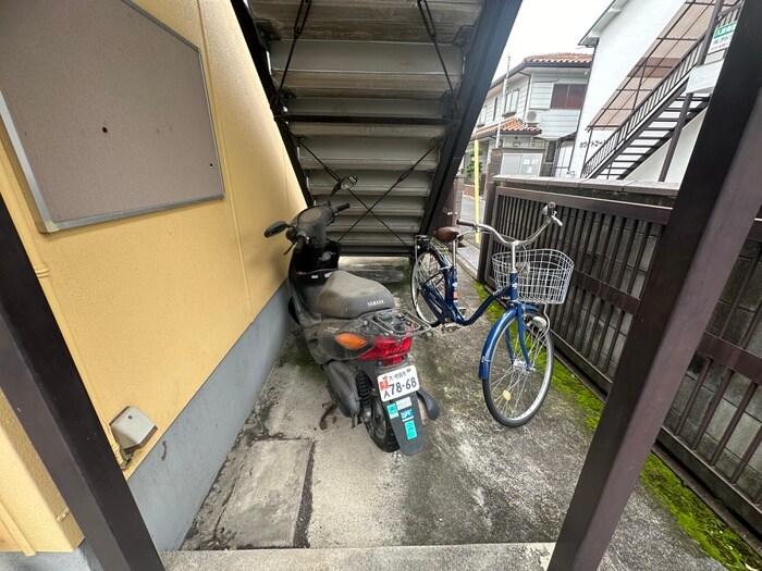 物件外観写真5　(駐輪場)