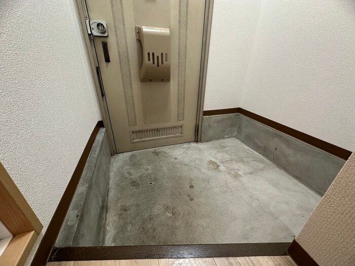 物件内観写真16　(玄関)