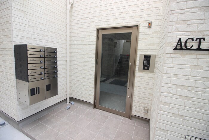 物件外観写真3　(エントランス部分)