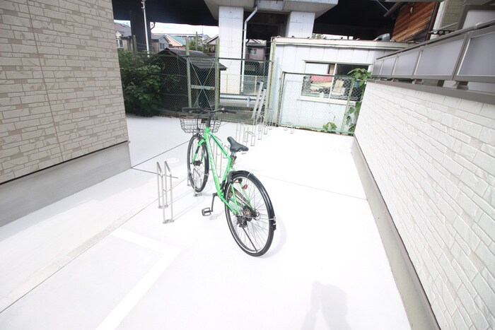 物件外観写真4　(駐輪場)