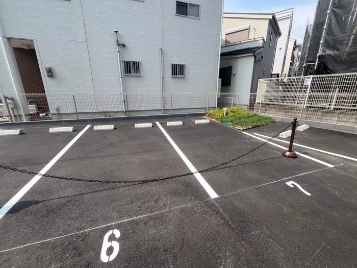 物件外観写真6　(駐車場)