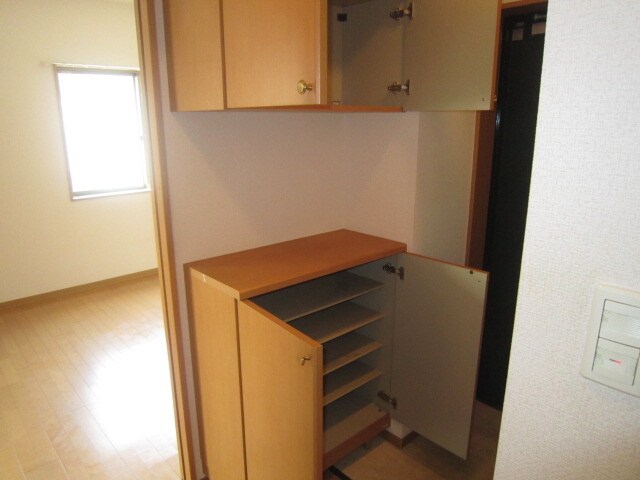 物件内観写真13　(靴箱)