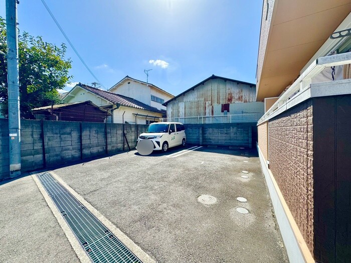 物件外観写真2　(駐車場)