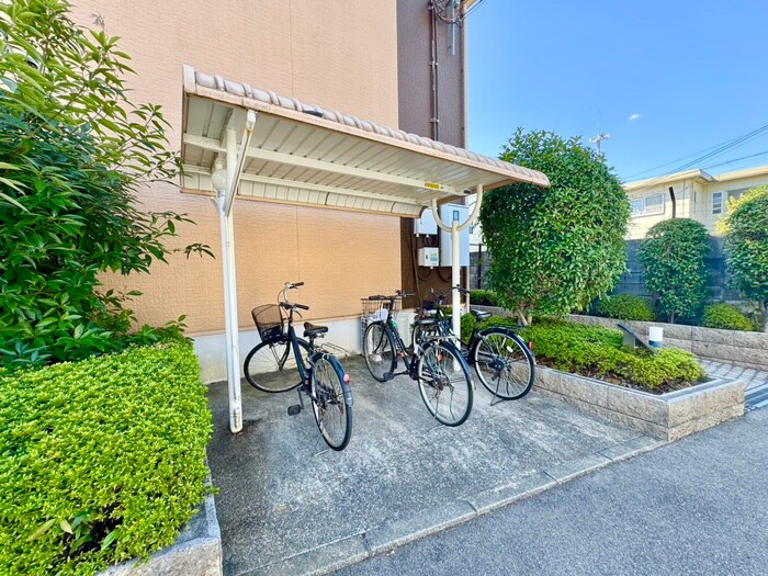 物件外観写真3　(駐輪場)