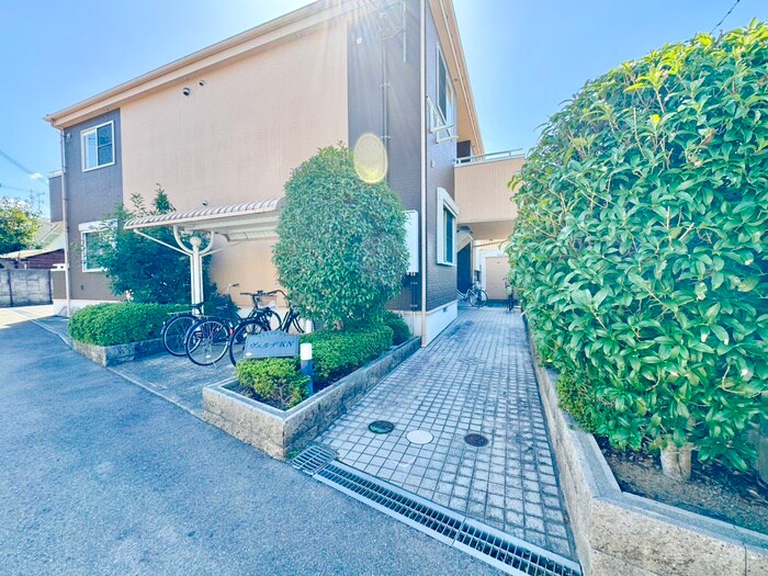 物件外観写真4　(エントランス部分)