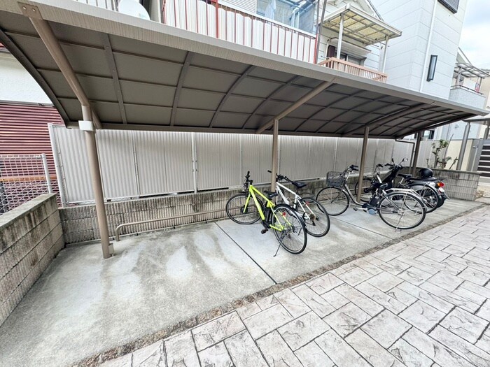 物件外観写真2　(駐輪場)
