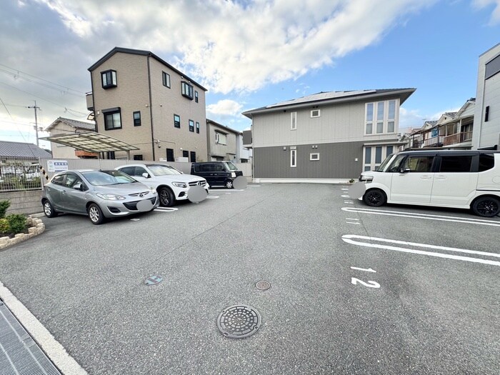 物件外観写真3　(駐車場)
