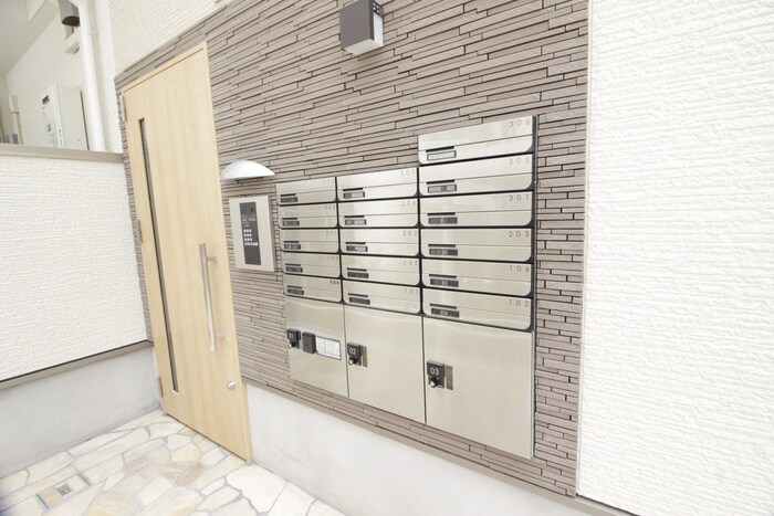 物件外観写真4　(エントランス部分)