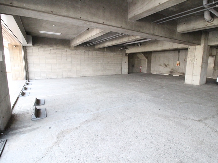 物件外観写真3　(駐車場)