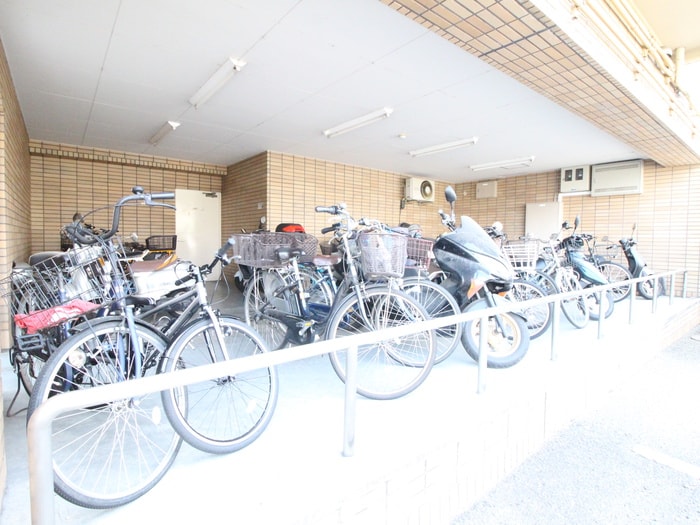 物件外観写真5　(駐輪場)