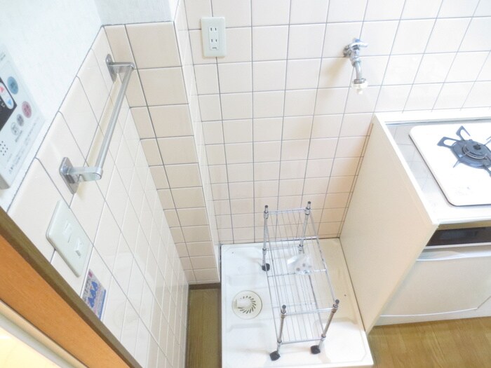 物件内観写真10　(洗濯機置場)