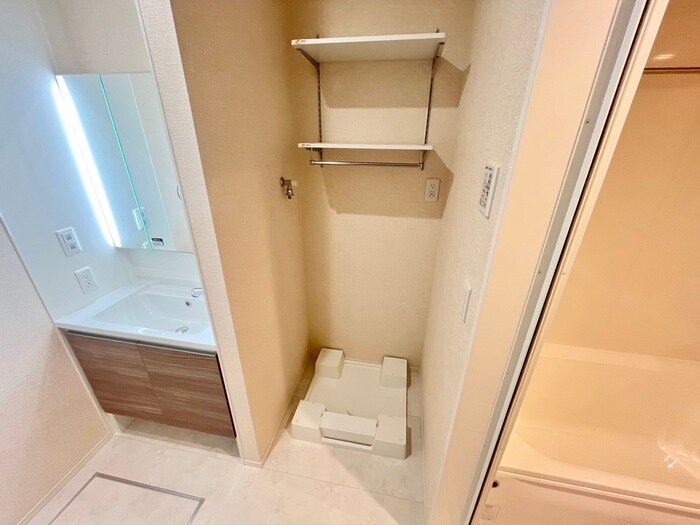 物件内観写真16　(洗濯機置場)