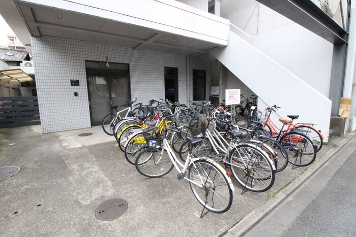 物件外観写真4　(駐輪場)
