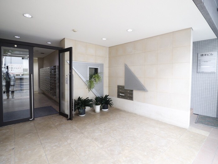 物件外観写真2　(エントランス部分)