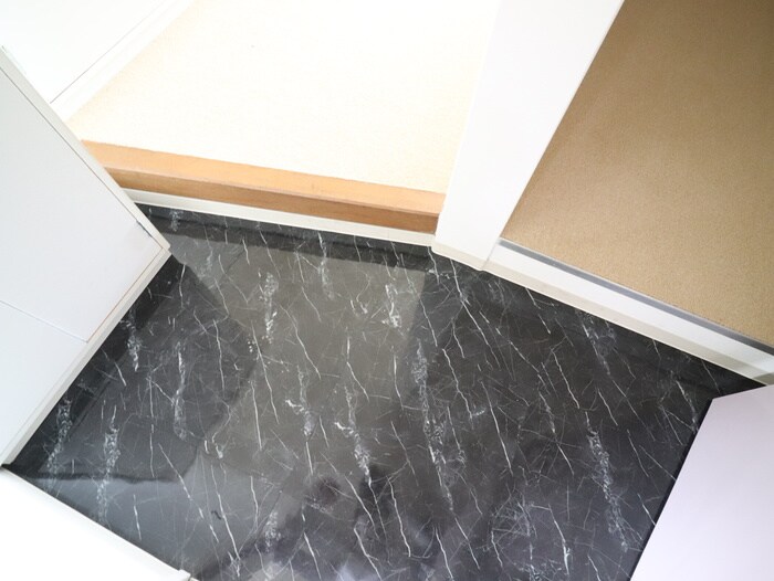 物件内観写真16　(玄関)