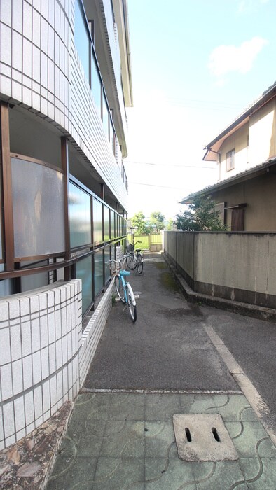 物件外観写真5　(駐輪場)